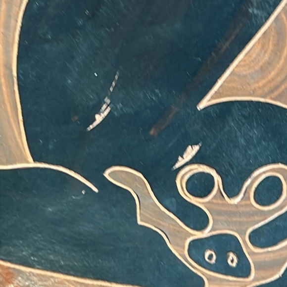 Artisan Costa Rica Guaital pottery hanging monkey design tri-footed pottery bowl - Picture 3 of 6